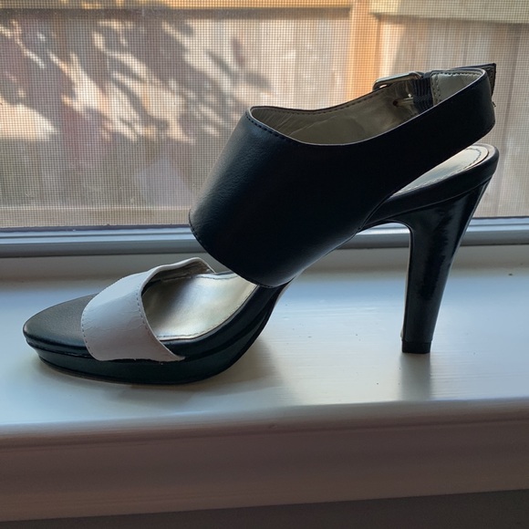 Black and White dressy AK Open Toe Heel - Picture 2 of 7